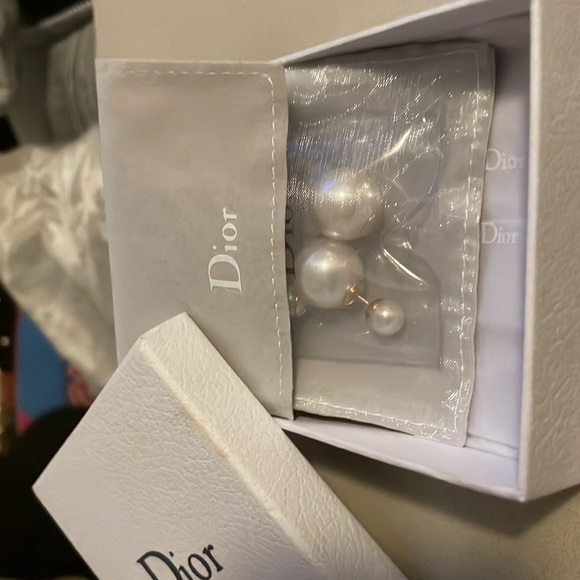 Dior pearl earings - Picture 5 of 6
